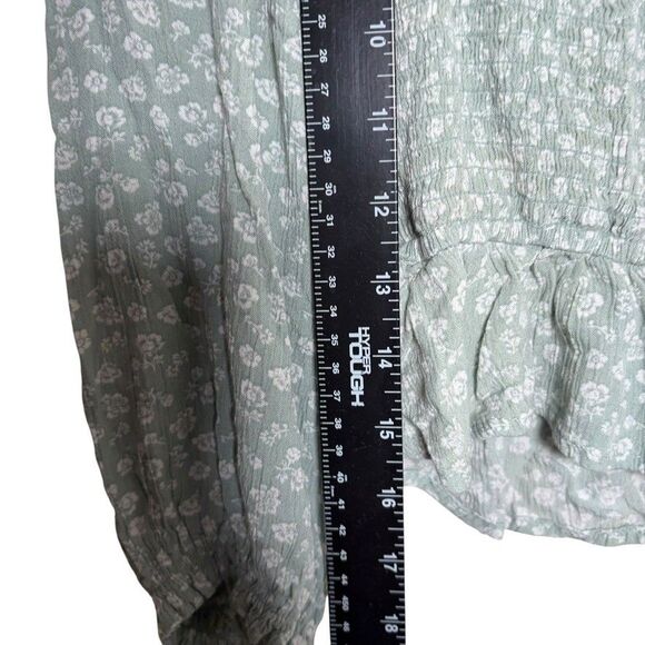 Hollister Blouse Women's Small Green Smocked Cropped Long Sleeve Boho Top - Picture 6 of 8